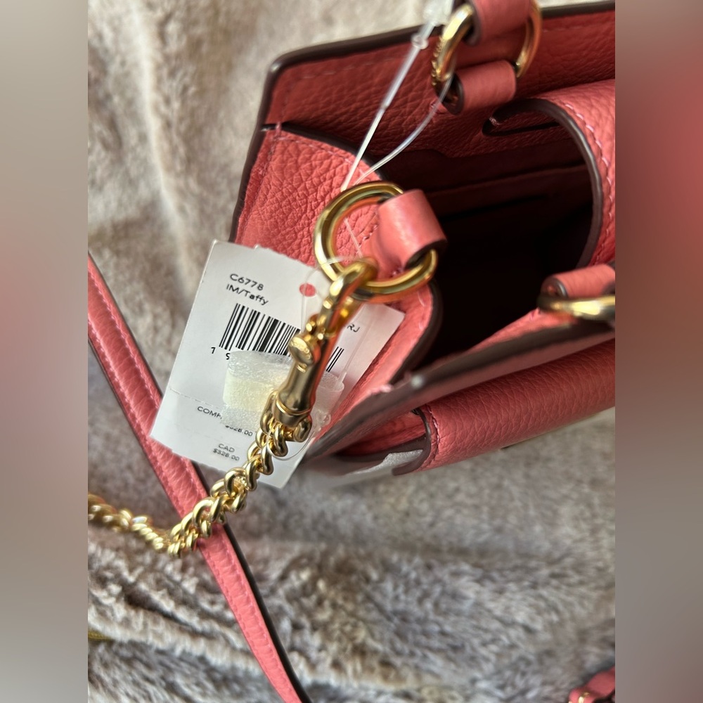 Coach Pink Leather Women's Bag
Price is firm🍀 Thank you 🙏💕 - Picture 6 of 8